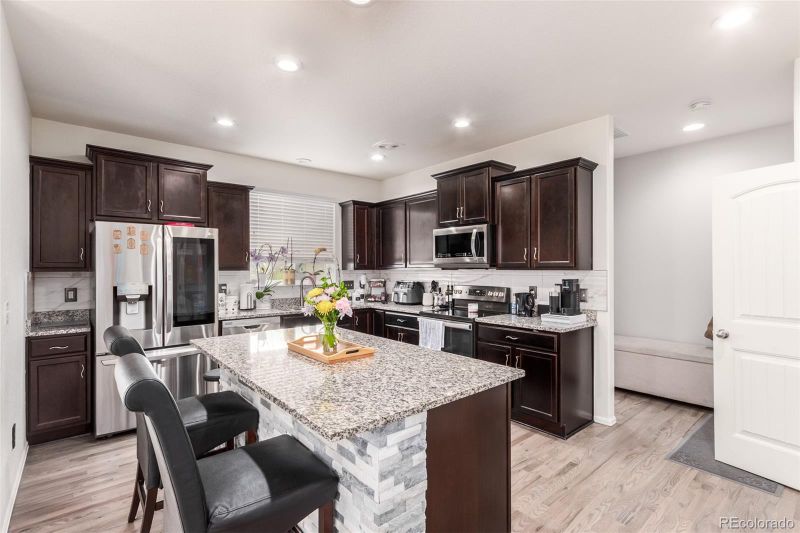6087 N Flanders St, Aurora, CO 80019