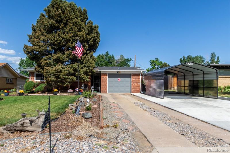 2910 N Steele St, Denver, CO 80205