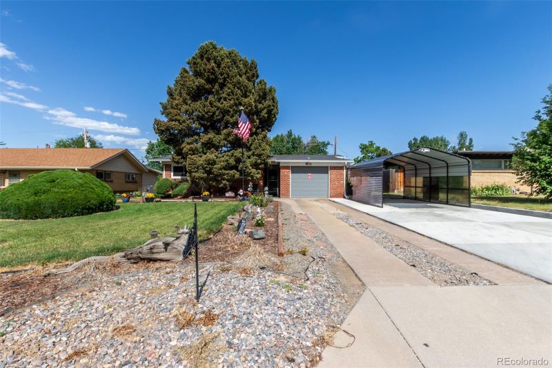 2910 N Steele St, Denver, CO 80205