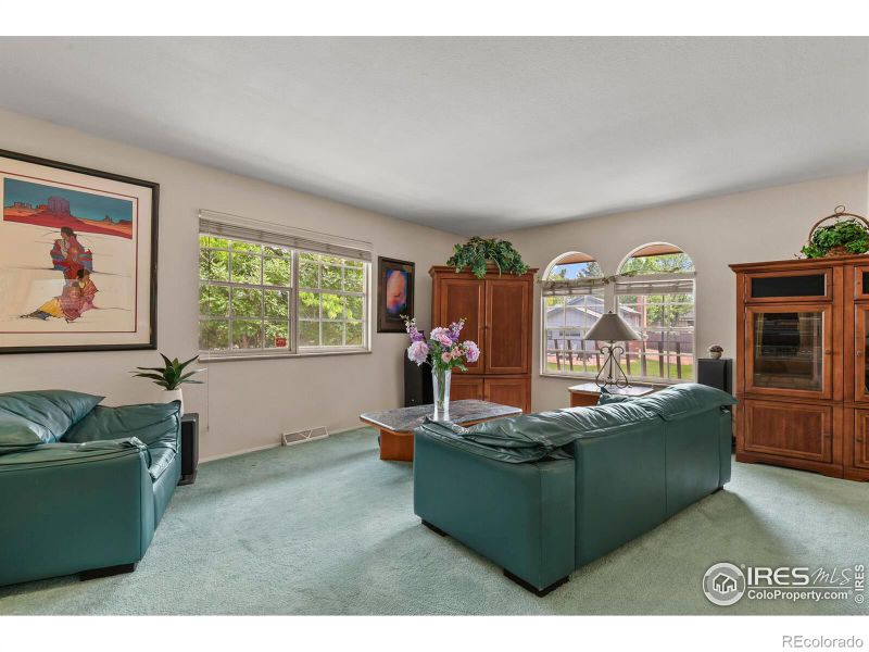 2450 S Moline Way, Aurora, CO 80014
