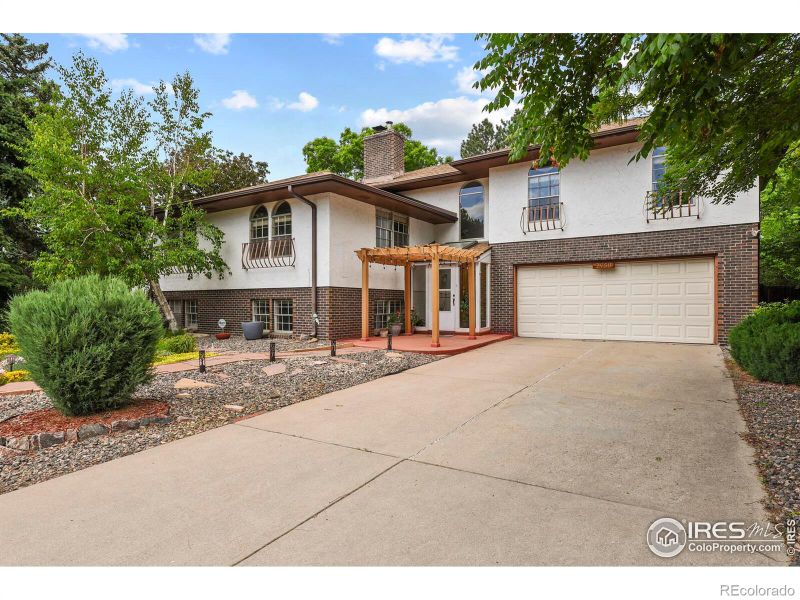 2450 S Moline Way, Aurora, CO 80014
