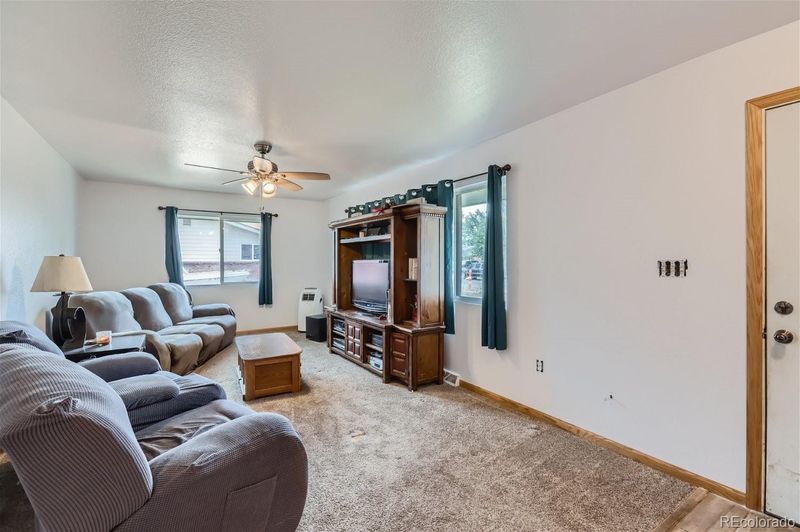 304 Olive Ln, Platteville, CO 80651