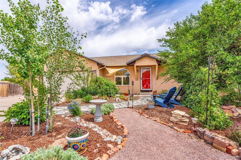 261 E Falcon Dr, Pueblo, CO 81007