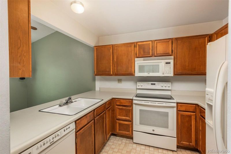 19869 E Brunswick Dr, Aurora, CO 80013