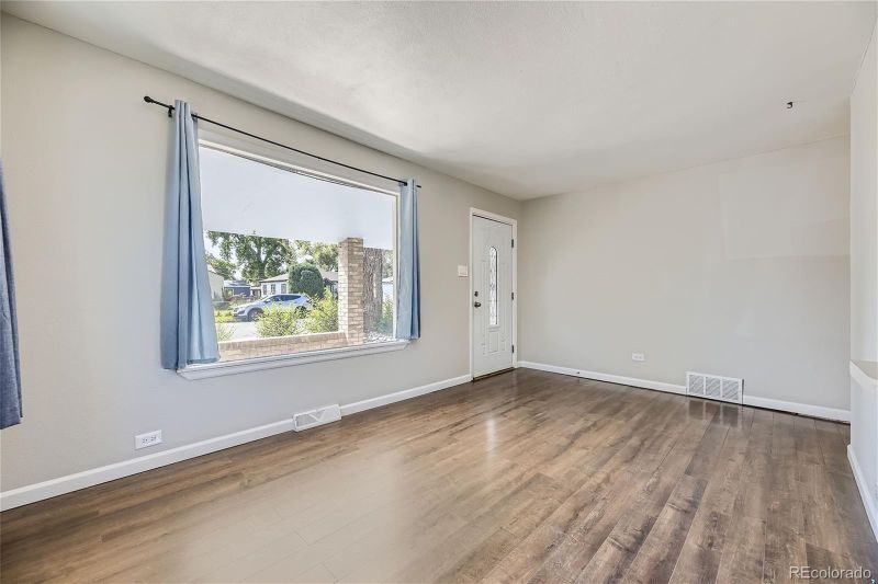 960 Grove St, Denver, CO 80204