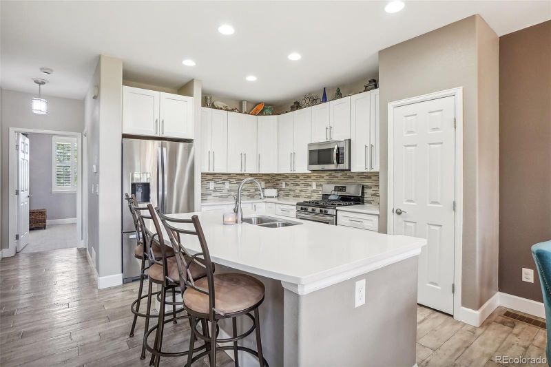 9865 W Hinsdale Pl, Littleton, CO 80128