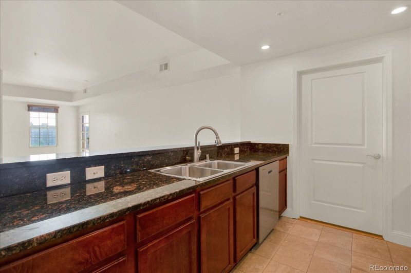 975 N Lincoln St #10H, Denver, CO 80203