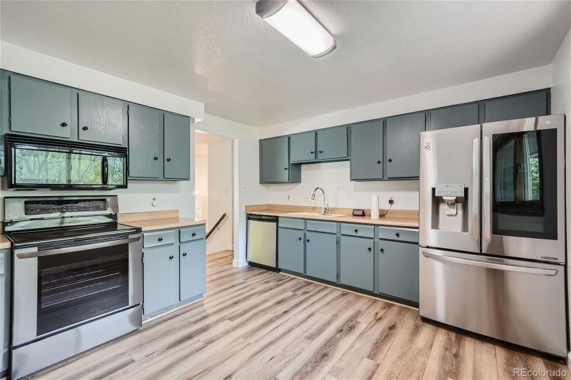 1117 Lefthand Dr, Longmont, CO 80501