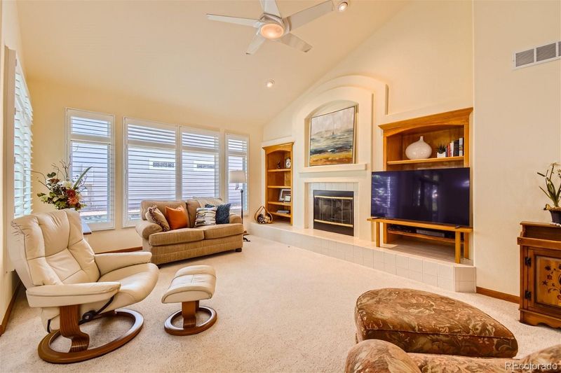 2 Skye Ln, Highlands Ranch, CO 80130