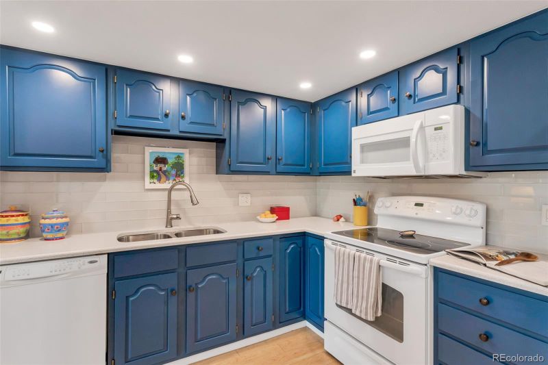 2868 S Heather Gardens Way #209, Aurora, CO 80014