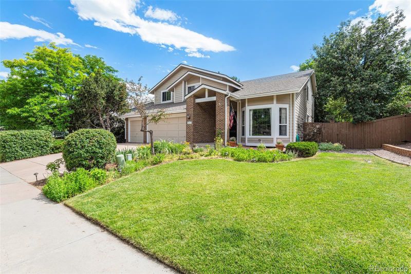 8613 Maplewood Dr, Highlands Ranch, CO 80126