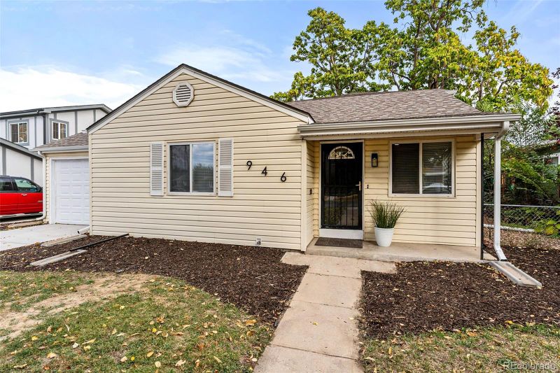 946 Paris St, Aurora, CO 80010