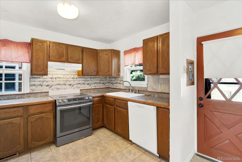 1973 Havana St, Aurora, CO 80010