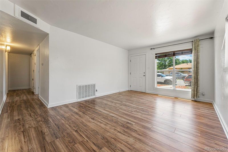 980 Vaughn St, Aurora, CO 80011