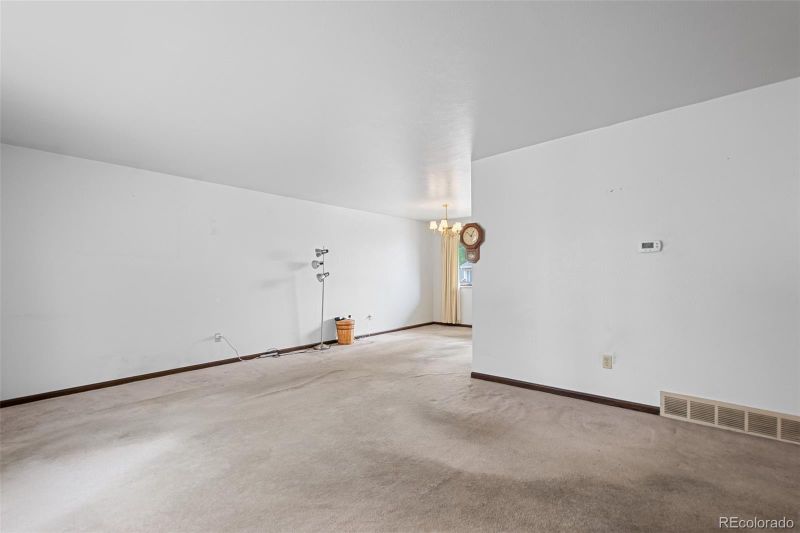 699 Nucla Way, Aurora, CO 80011