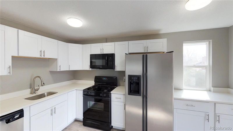 989 Upham Ct, Lakewood, CO 80214