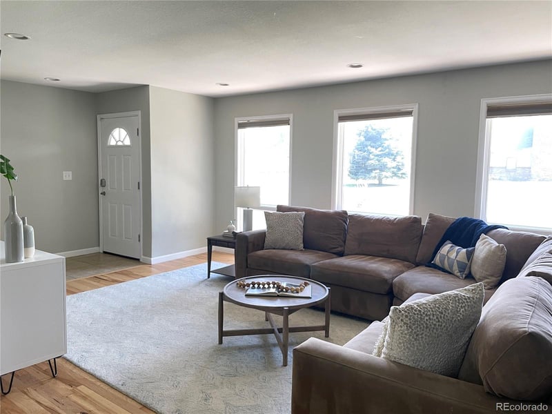 939 S Geneva St, Aurora, CO 80247