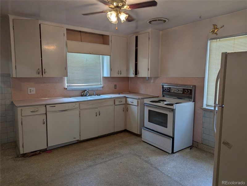3925 Dover St, Wheat Ridge, CO 80033