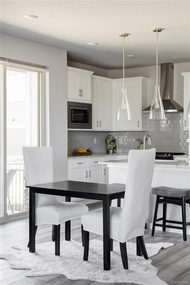 76 N Vandriver Pl, Aurora, CO 80018