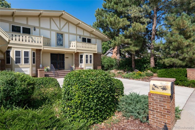 10887 E Crestline Cir, Englewood, CO 80111