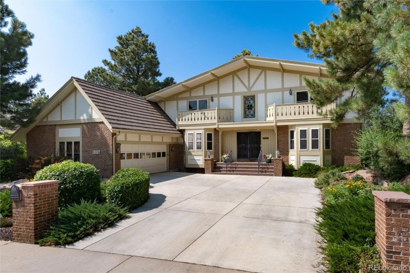 10887 E Crestline Cir, Englewood, CO 80111