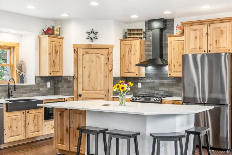 930 Whispering Pines Ln, Breckenridge, CO 80424