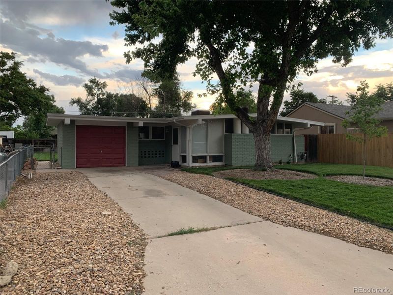 6620 Oneida St, Commerce City, CO 80022