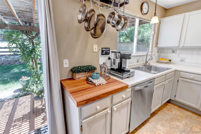 2190 Fendlebrush St, Highlands Ranch, CO 80129