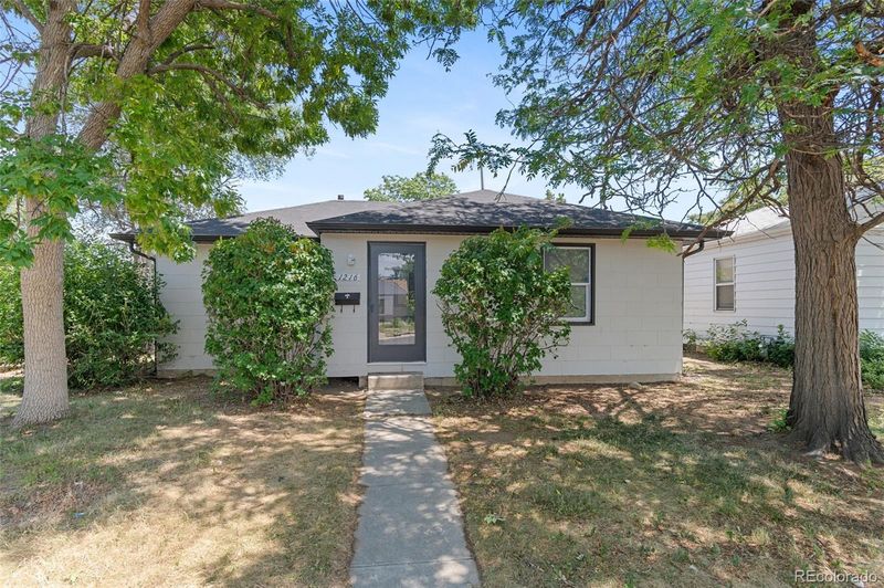 1216 Macon St, Aurora, CO 80010