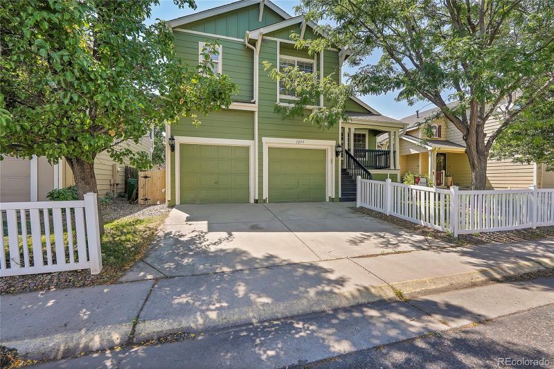 1255 S Chester Ct, Denver, CO 80247