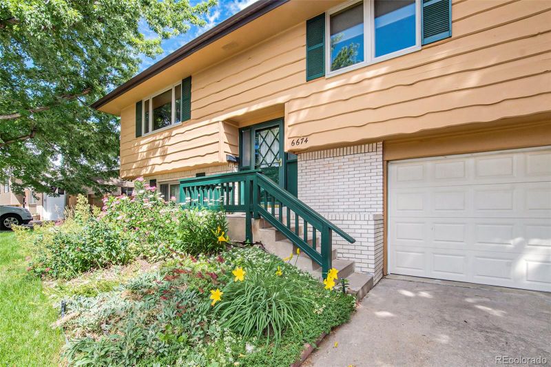 6674 S Buffalo Dr, Littleton, CO 80120
