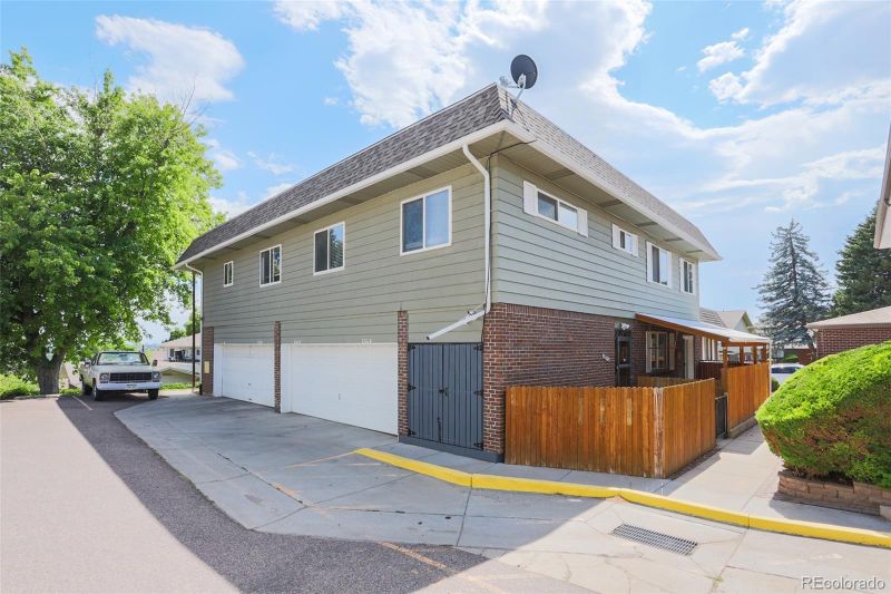 9856 Orangewood Dr, Thornton, CO 80260