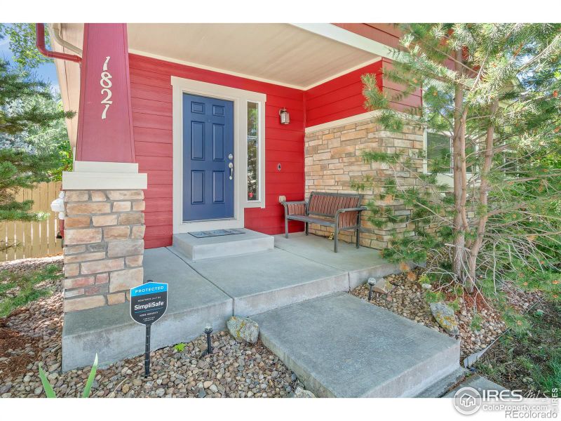 1821 White Feather Dr, Longmont, CO 80504