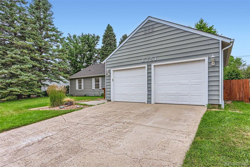 6751 S Dahlia Ct, Centennial, CO 80122