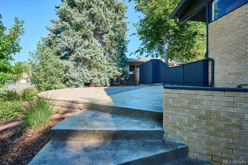 2536 S Holly Pl, Denver, CO 80222