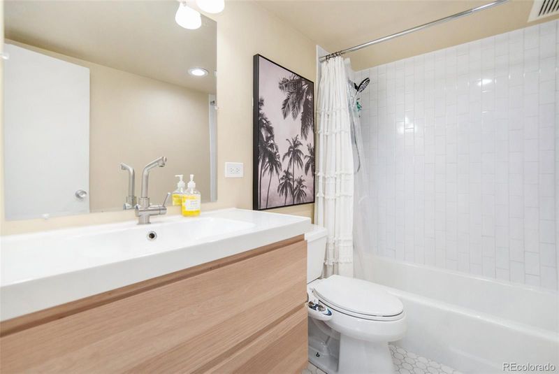 669 N Washington St #201, Denver, CO 80203