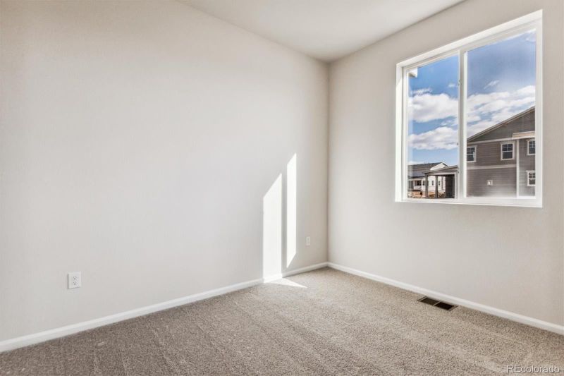 24991 E 38th Ave, Aurora, CO 80019