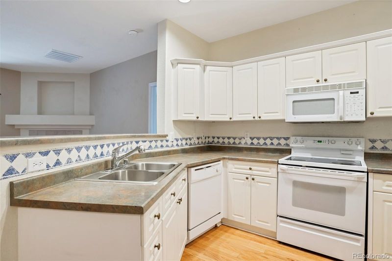 7445 S Alkire St #206, Littleton, CO 80127