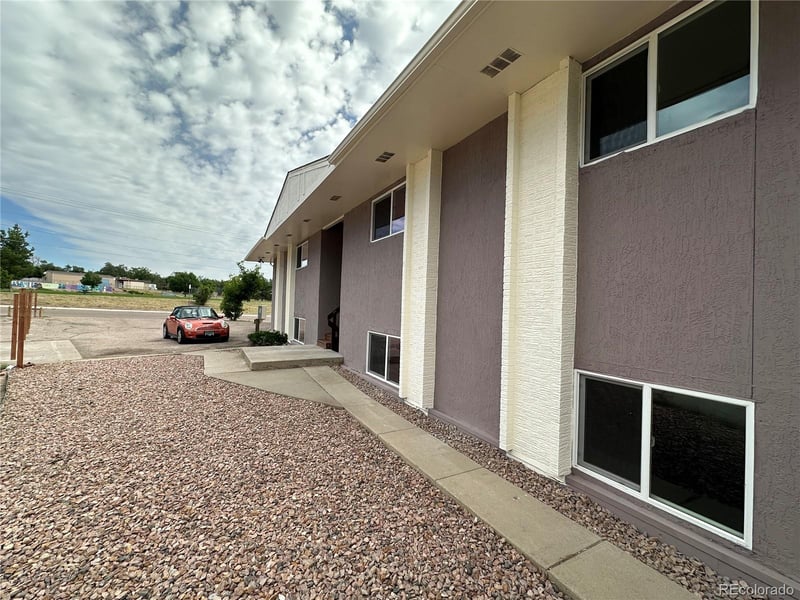 2135 Preuss Rd, Colorado Springs, CO 80910