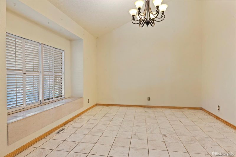 994 S Nome St, Aurora, CO 80012