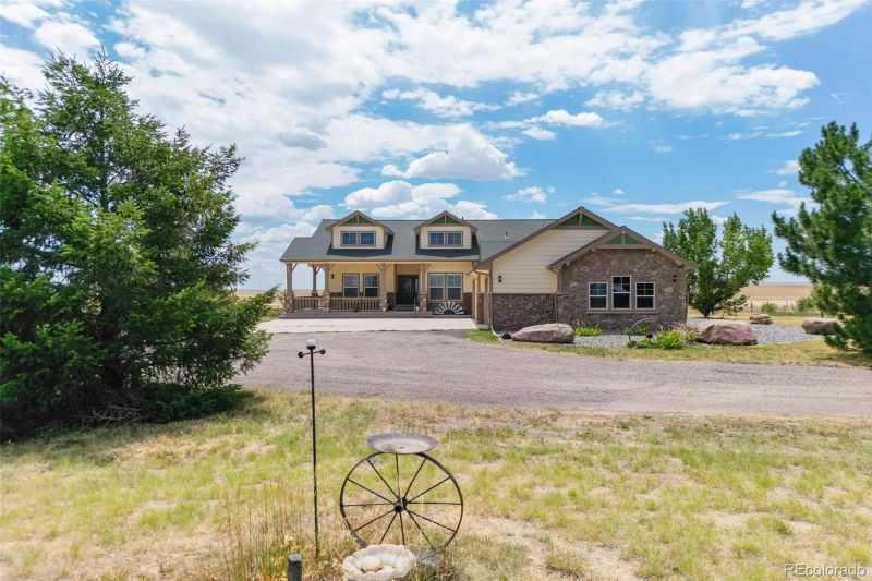 60850 E 5th Pl, Strasburg, CO 80136