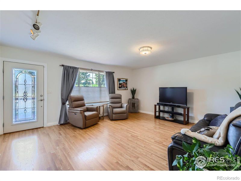 2708 Mountain View Ave, Longmont, CO 80503