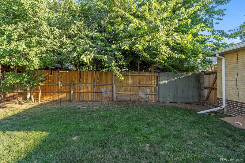 1420 S Bellaire St, Denver, CO 80222
