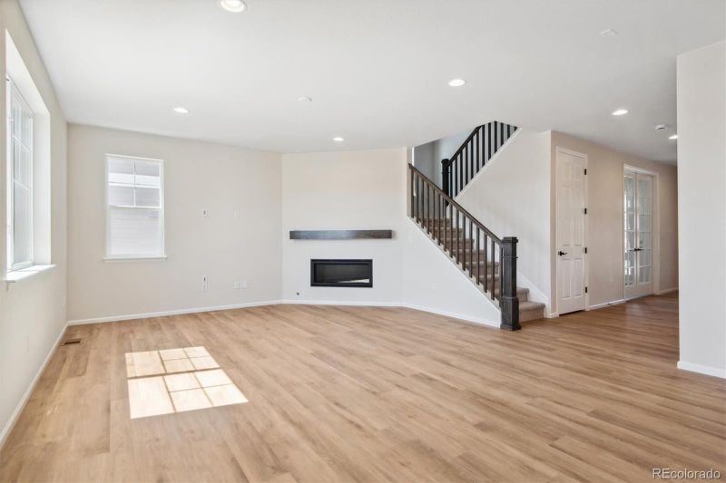 24552 E 38th Ave, Aurora, CO 80019