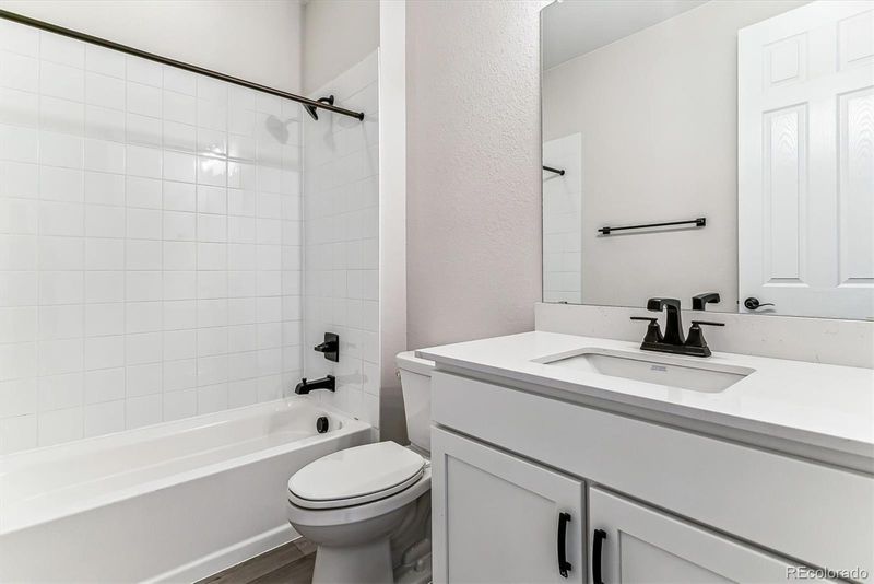 24584 E 37th Ave, Aurora, CO 80019