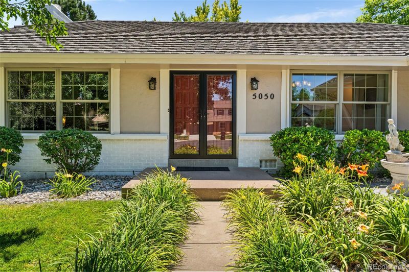 5050 W Maplewood Pl, Littleton, CO 80123