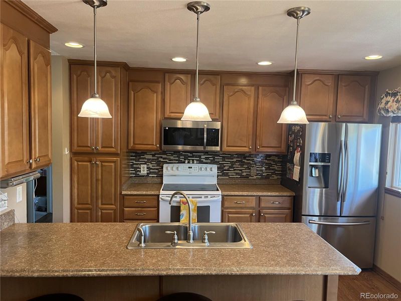 2341 Sunrise Dr, Longmont, CO 80501
