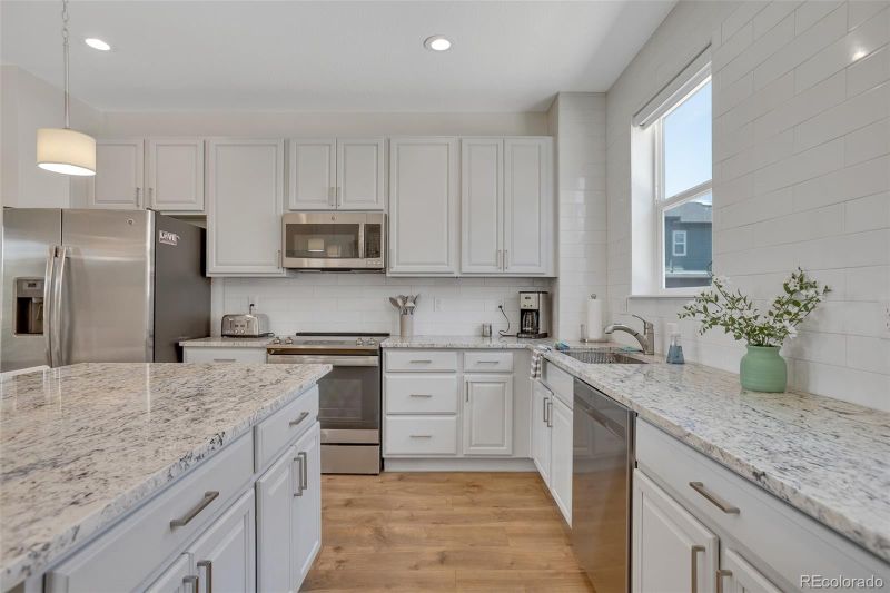 690 E Hinsdale Ave, Littleton, CO 80122