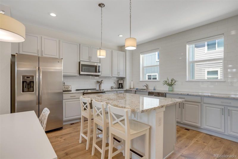 690 E Hinsdale Ave, Littleton, CO 80122