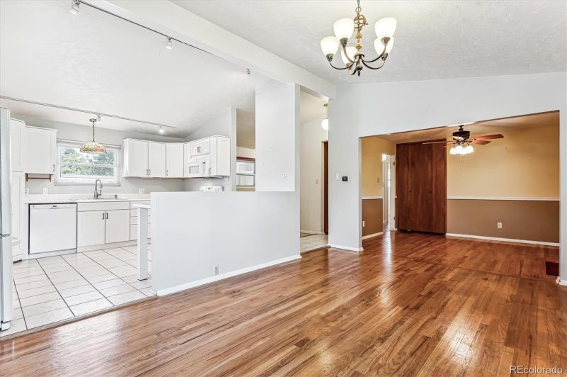 5752 W Chestnut Ave, Littleton, CO 80128